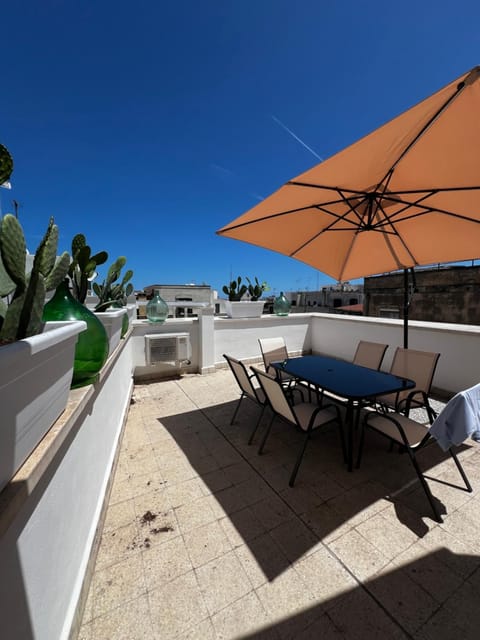 Balcony/Terrace, sunbed