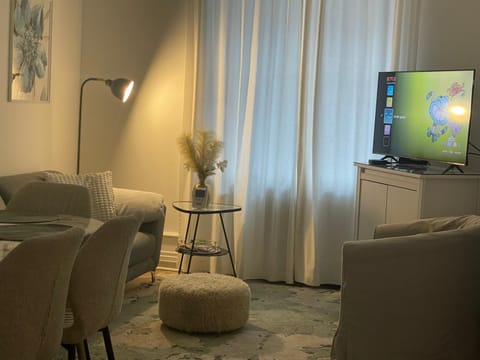 Le Rapp 6, Appartement de Standing 3 chambres, 7 personnes &1 bébé, Cosy et familial ultra équipé Emplacement Idéal proche Gare Centre ville Marchés de Noël Quartier Tribunal Contades Apartment in Strasbourg