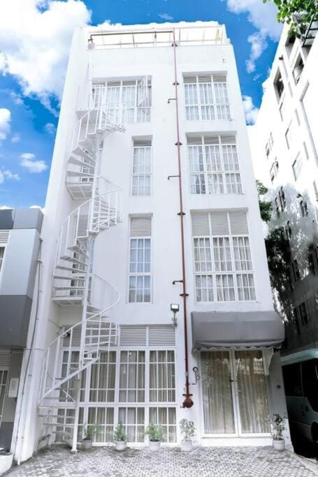 Property building, Day
