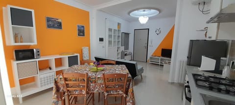 TV and multimedia, Kitchen or kitchenette, Living room, Dining area, minibar, oven