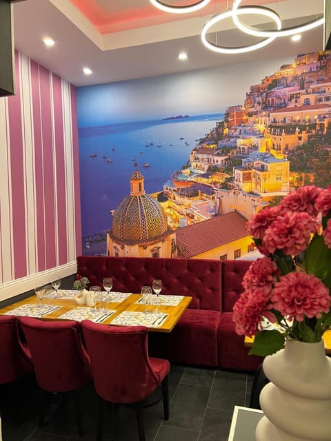 Restaurant/places to eat, Banquet/Function facilities