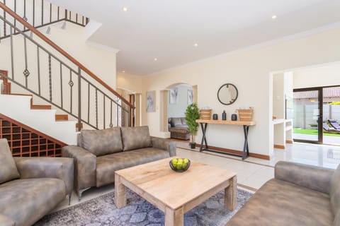 Living room, Lounge or bar, Seating area