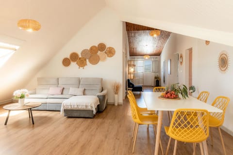 Communal lounge/ TV room, TV and multimedia, Living room