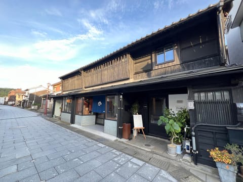 Property building, Day, Neighbourhood, Street view