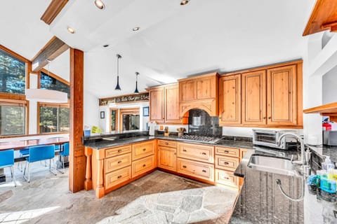 Northstar Retreat with Hot Tub & FREE Shuttle Access House in Northstar Drive