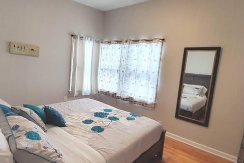 The Peaceful Blue House in Highland House in Mendota Heights