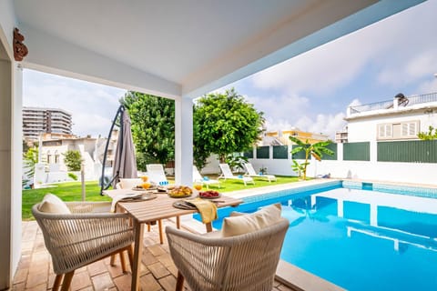 Patio, Garden, Living room, Seating area, Dining area, Garden view, Pool view, Swimming pool, Swimming pool, sunbed