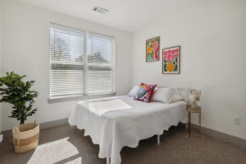 Overlook 7207 I Modern and Spacious 2Bd Apt Apartment in Farragut