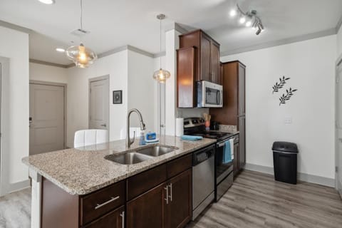 Overlook 7207 I Modern and Spacious 2Bd Apt Apartment in Farragut