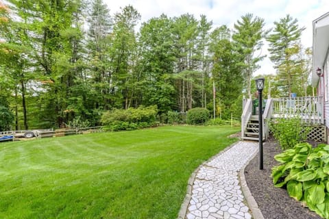 Belmont Lakeside Retreat House in Lake Winnisquam