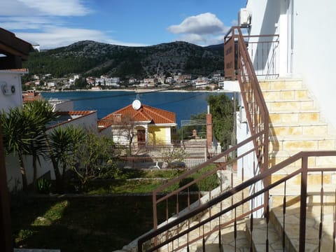 Facade/entrance, Area and facilities