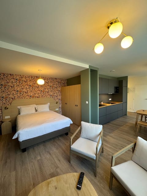 Photo of the whole room, Bedroom