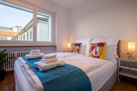 Bed, Photo of the whole room, Bedroom, towels