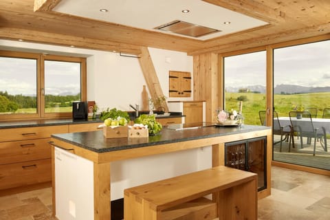 Kitchen or kitchenette, Dining area, Mountain view
