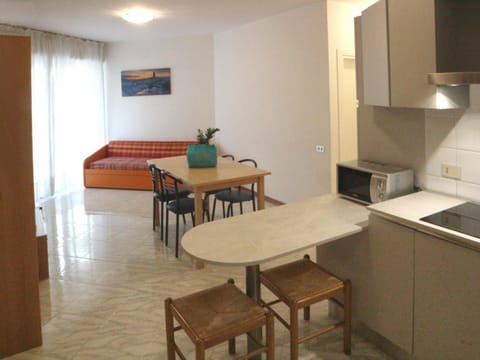 Kitchen or kitchenette, Living room