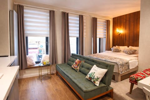 TV and multimedia, Seating area, Bedroom