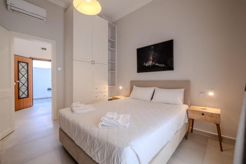 Bed, Decorative detail, Bedroom, towels, wardrobe