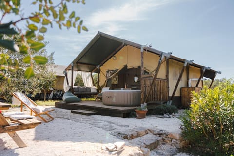 Property building, Patio, Spring, Day, Garden, Garden view