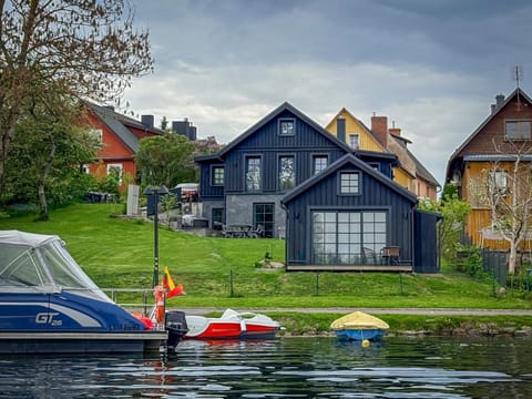 Neighbourhood, Natural landscape, Lake view, Location