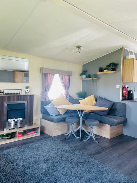 Beautiful 8 Birth Holiday Home - Tattershall Lakes Campground/ 
RV Resort in Tattershall