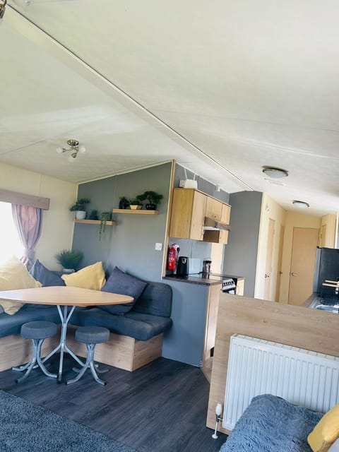 Beautiful 8 Birth Holiday Home - Tattershall Lakes Campground/ 
RV Resort in Tattershall