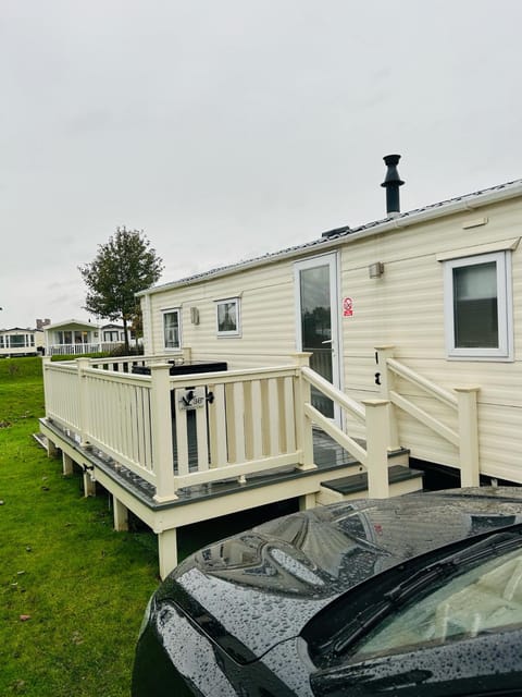 Beautiful 8 Birth Holiday Home - Tattershall Lakes Campground/ 
RV Resort in Tattershall