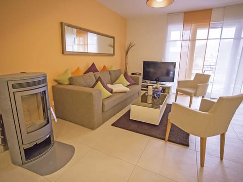 TV and multimedia, Living room, Seating area, flat iron