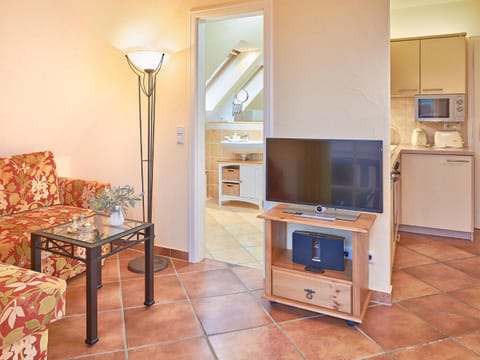 Kitchen or kitchenette, Living room, Seating area