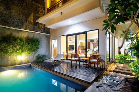 Pool view, Swimming pool, sunbed