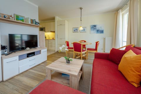 TV and multimedia, Kitchen or kitchenette, Living room, Seating area, Dining area