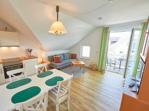 Kitchen or kitchenette, Living room, Seating area, Dining area