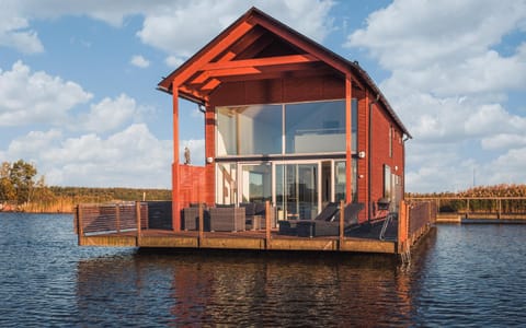 Kelluvat huvilat, Kapteeni, Reposaari Villa in Finland