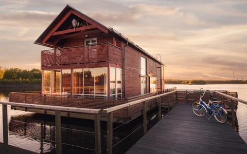 Kelluvat huvilat, Kapteeni, Reposaari Villa in Finland