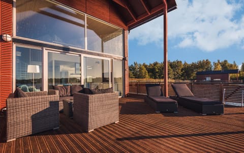 Kelluvat huvilat, Kapteeni, Reposaari Villa in Finland