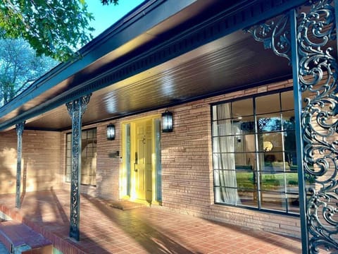 Barrel Oak Mansion- Fire pit, & pool table NR TTU House in Lubbock