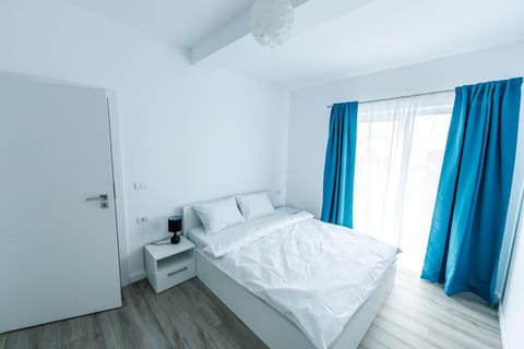 Bedroom, air conditioner