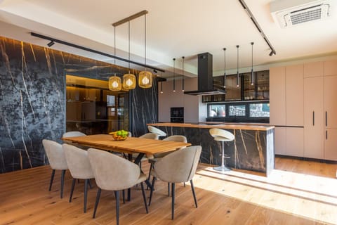 Kitchen or kitchenette, Dining area, kitchen