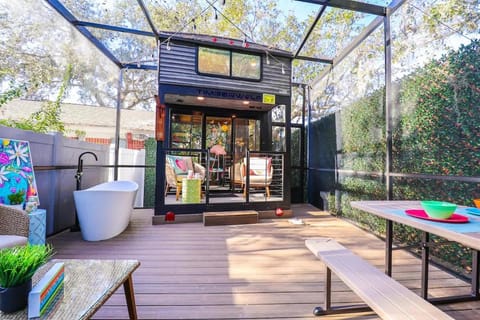 FunTropicalTinyHomeGolfCartLake House in Winter Garden