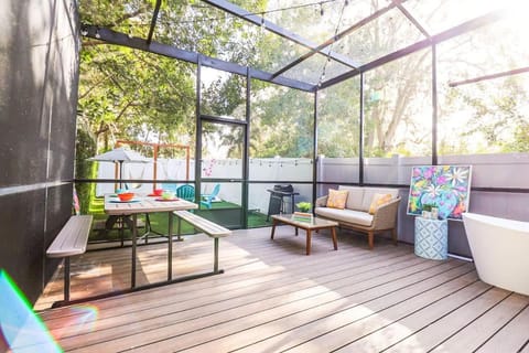 FunTropicalTinyHomeGolfCartLake House in Winter Garden