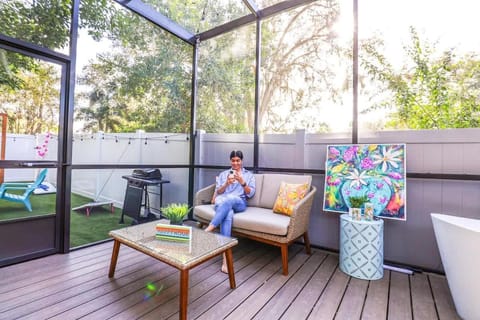 FunTropicalTinyHomeGolfCartLake House in Winter Garden