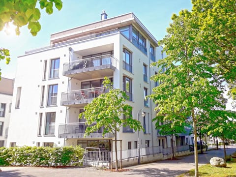 Facade/entrance, Area and facilities