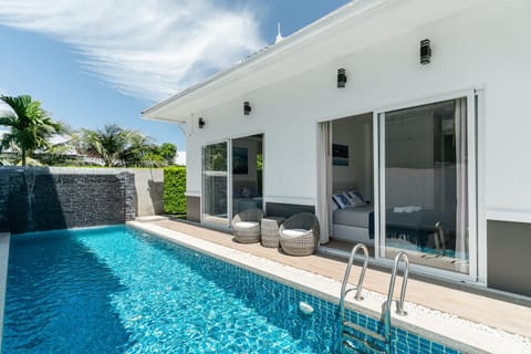 Swimming pool, Swimming pool