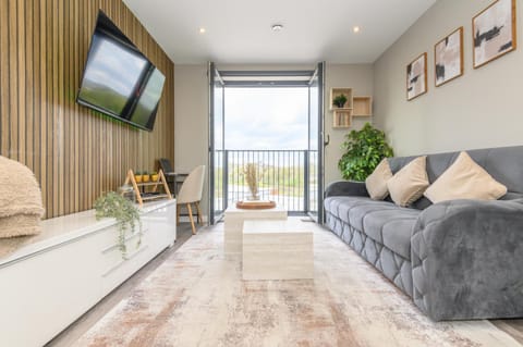 Natural landscape, TV and multimedia, Living room, Seating area