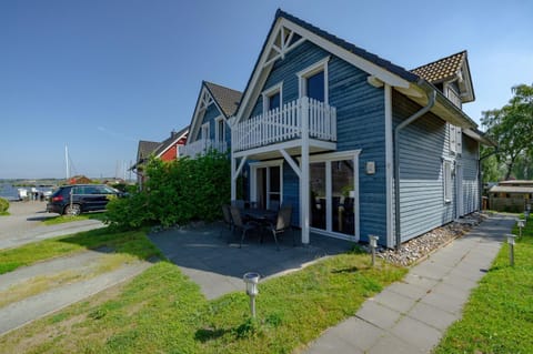 Property building, Neighbourhood, Balcony/Terrace