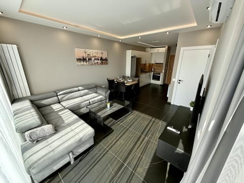 TV and multimedia, Kitchen or kitchenette, Living room, Seating area