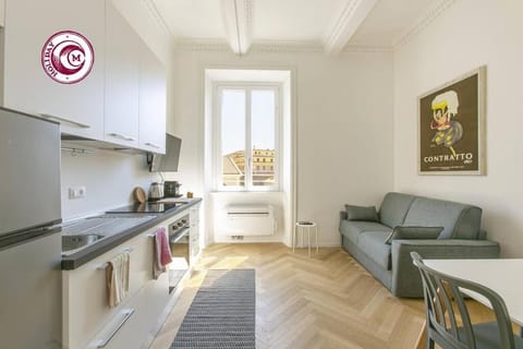 Coffee/tea facilities, Kitchen or kitchenette, Seating area, Dining area