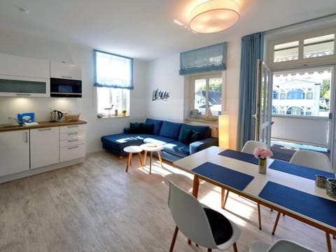 Balcony/Terrace, Kitchen or kitchenette, Living room, Seating area