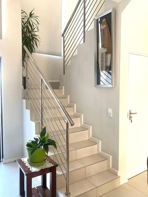 Five bedrooms holiday home House in Cape Town