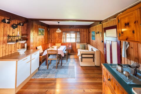 Kitchen or kitchenette, Seating area, Dining area