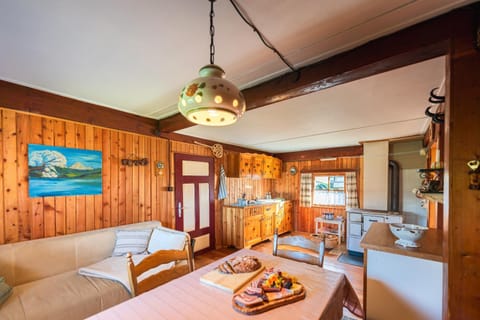 Kitchen or kitchenette, Photo of the whole room, Seating area, Dining area